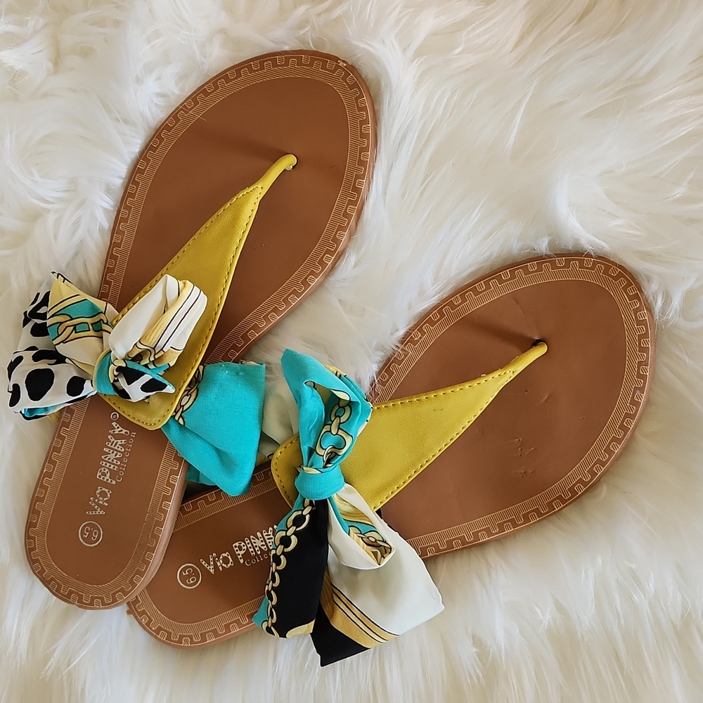 Via Pinky womens flip flops 6.5